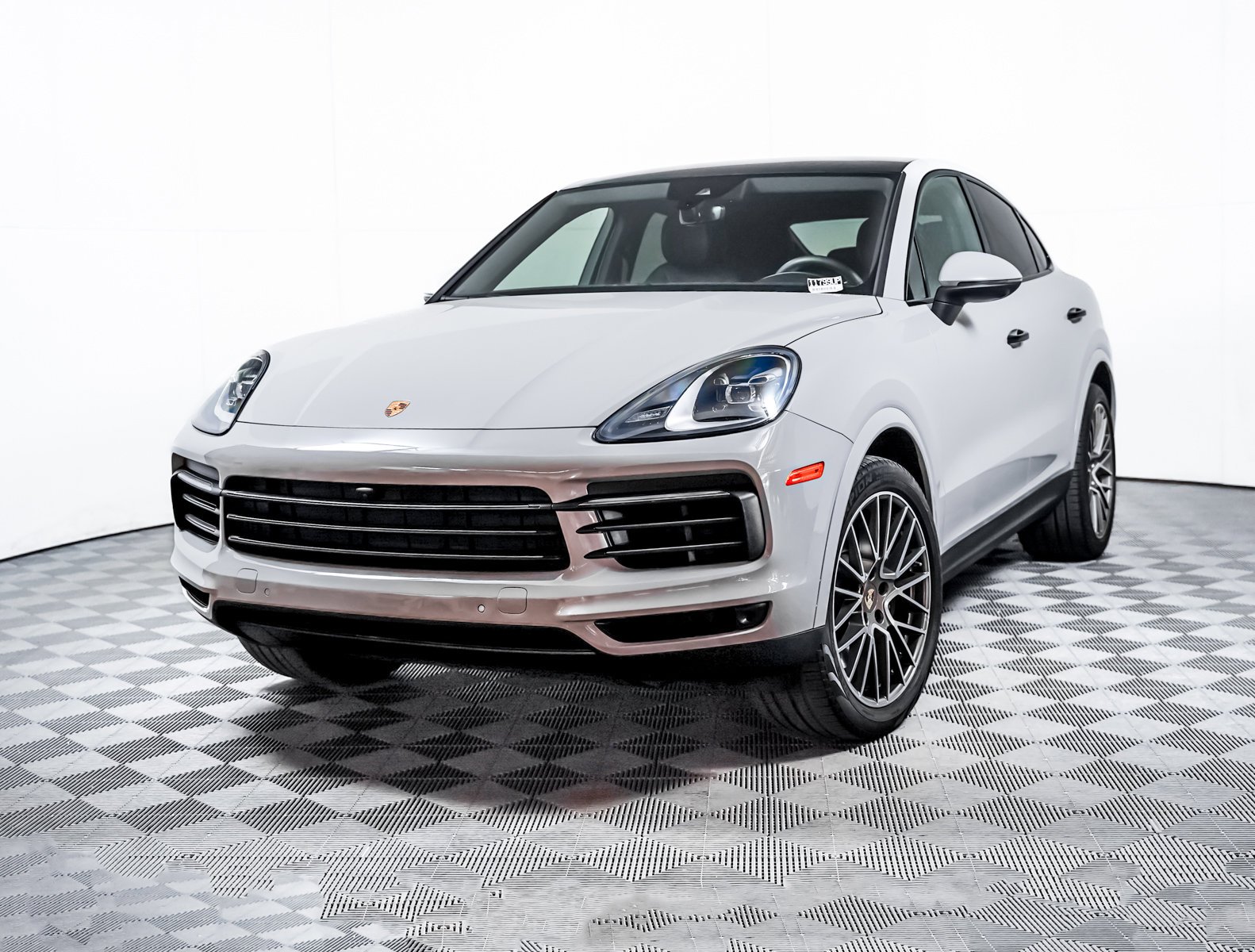 2023 Porsche Cayenne Platinum Edition's photo