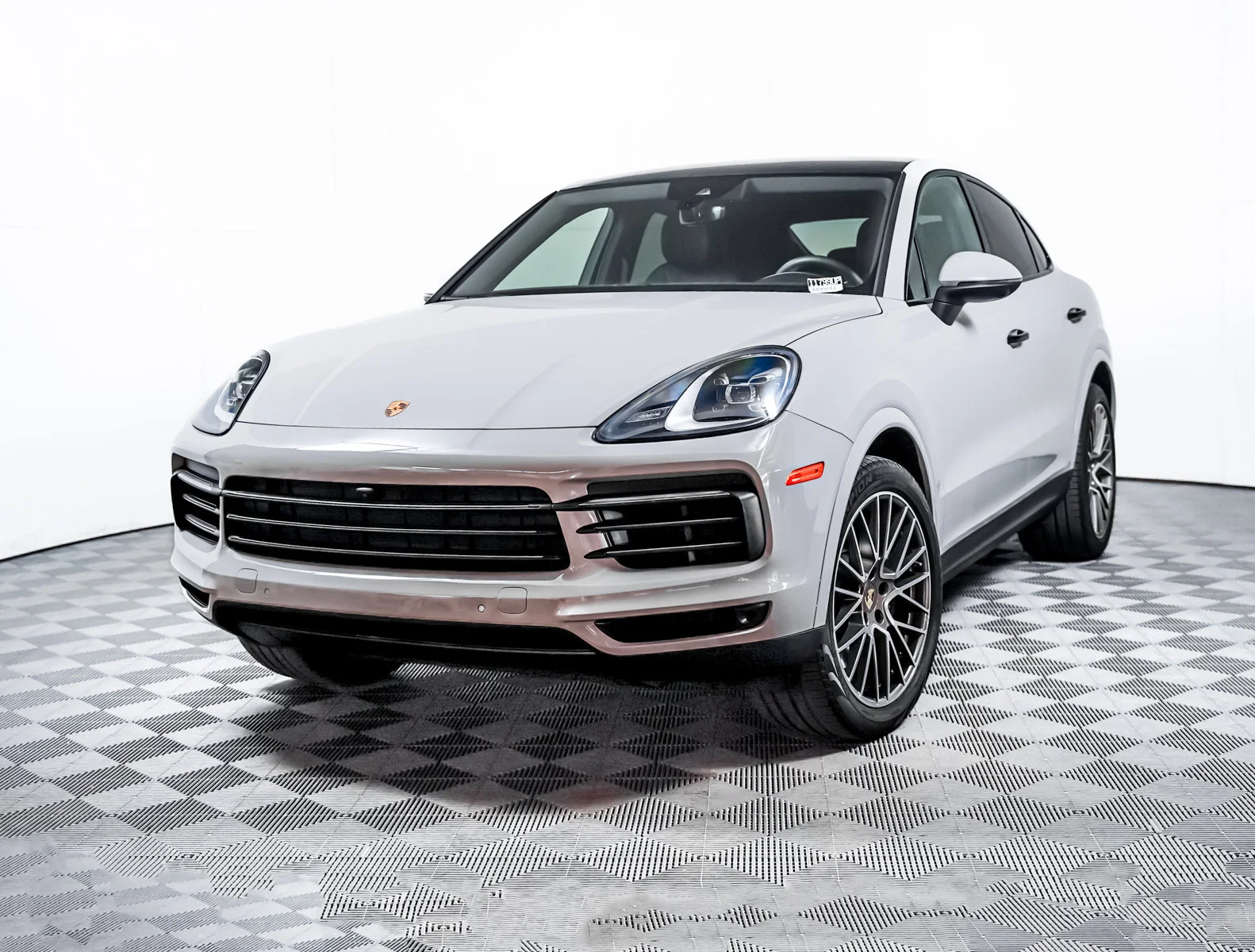 2023 Porsche Cayenne Platinum Edition's photo