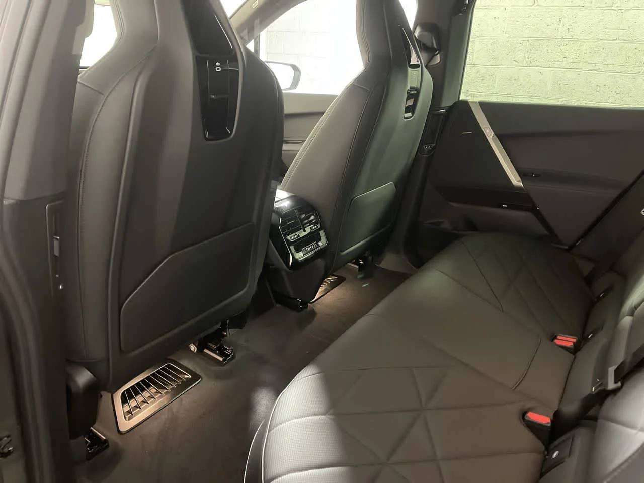 Used 2024 Black Sapphire Metallic BMW xDrive50 image 13