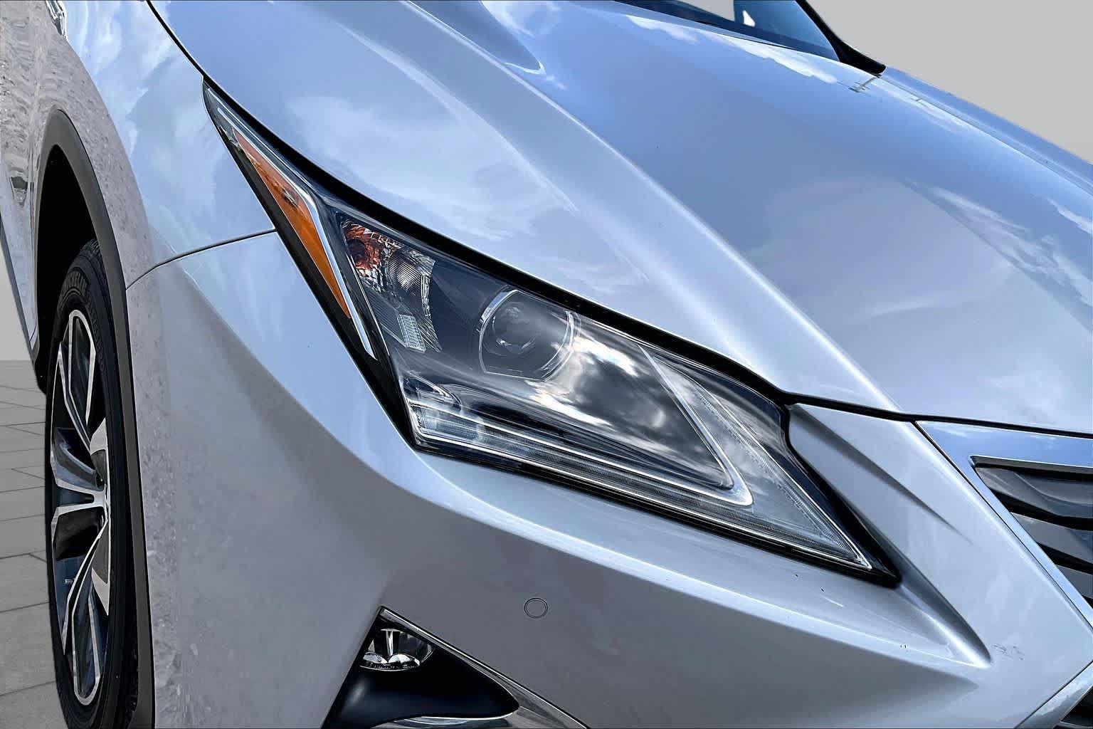 Used 2019 Silver Lining Metallic Lexus  image 25