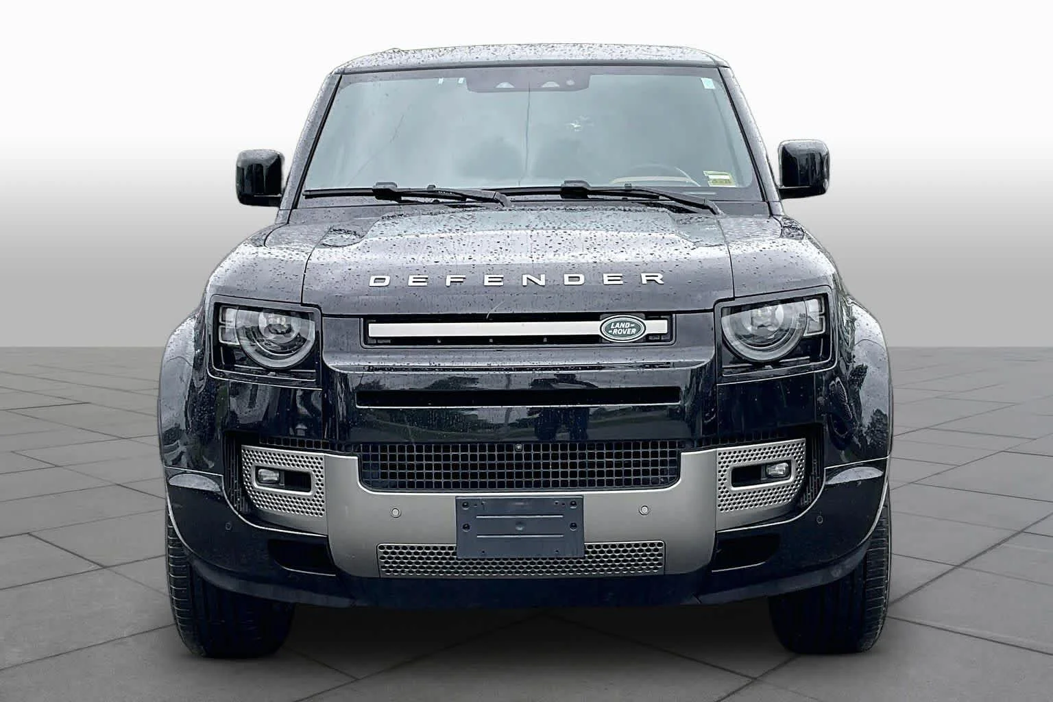 Used 2025  Land Rover X-Dynamic SE image 3