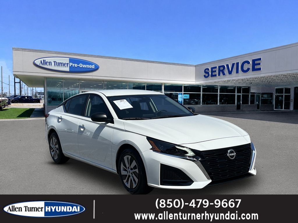 Used 2025 Glacier White Nissan 2.5 S image 1