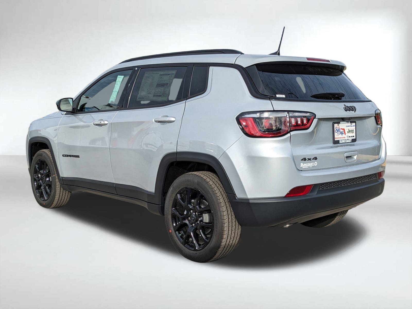 New 2026 Silver Zynith Metallic Clear-Coat Exterior Paint Jeep Latitude image 6