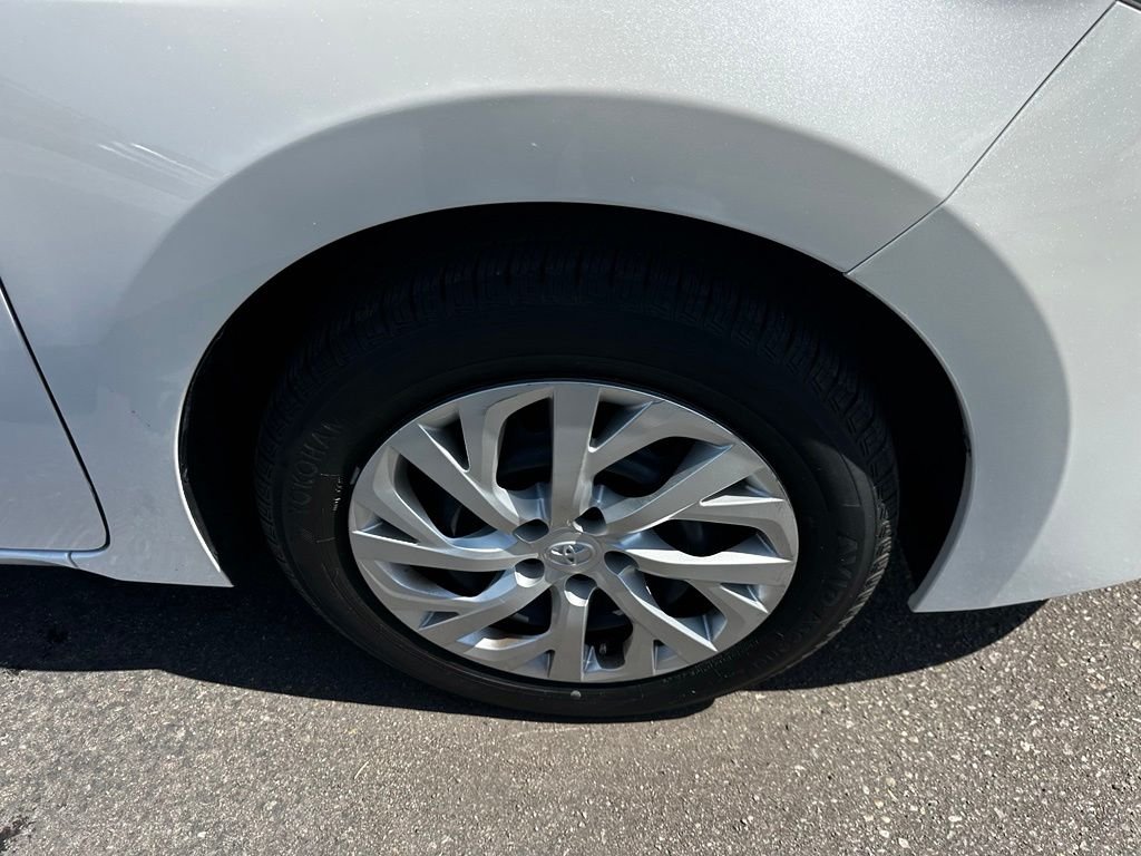 Used 2017 White Toyota LE image 12