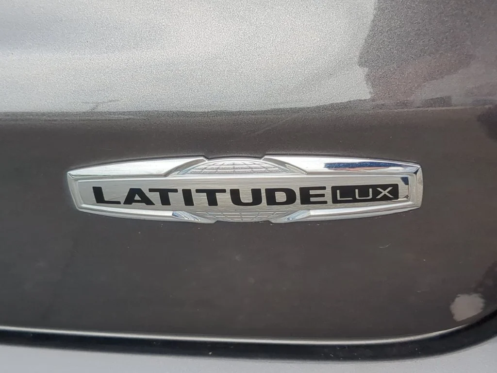 Used 2022 Gray Jeep Latitude Lux image 12