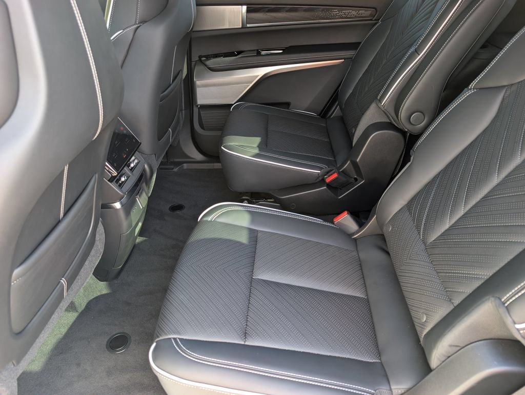 2027 Cadillac VISTIQ Platinum - Photo 16