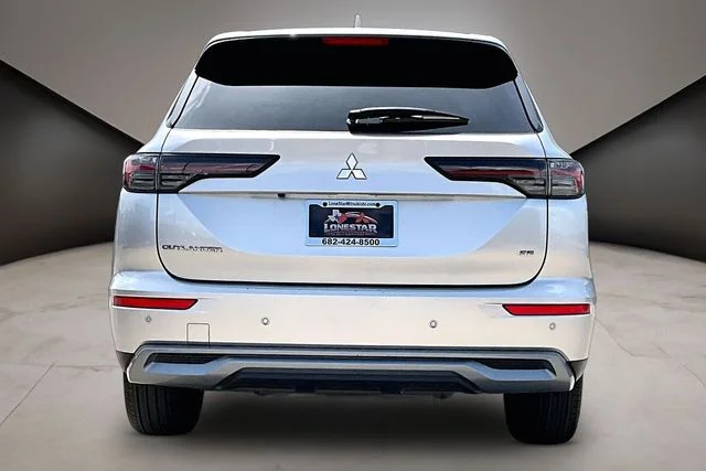 Used 2025 Gray Mitsubishi SE image 5