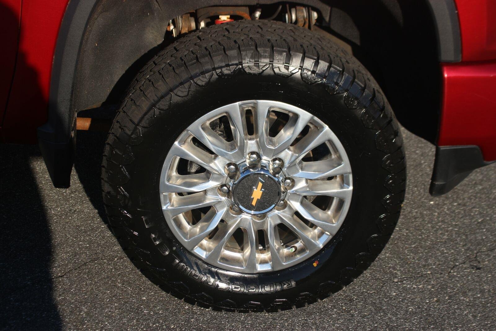 Used 2022 CHERRY RED TINTCOAT Chevrolet High Country image 40