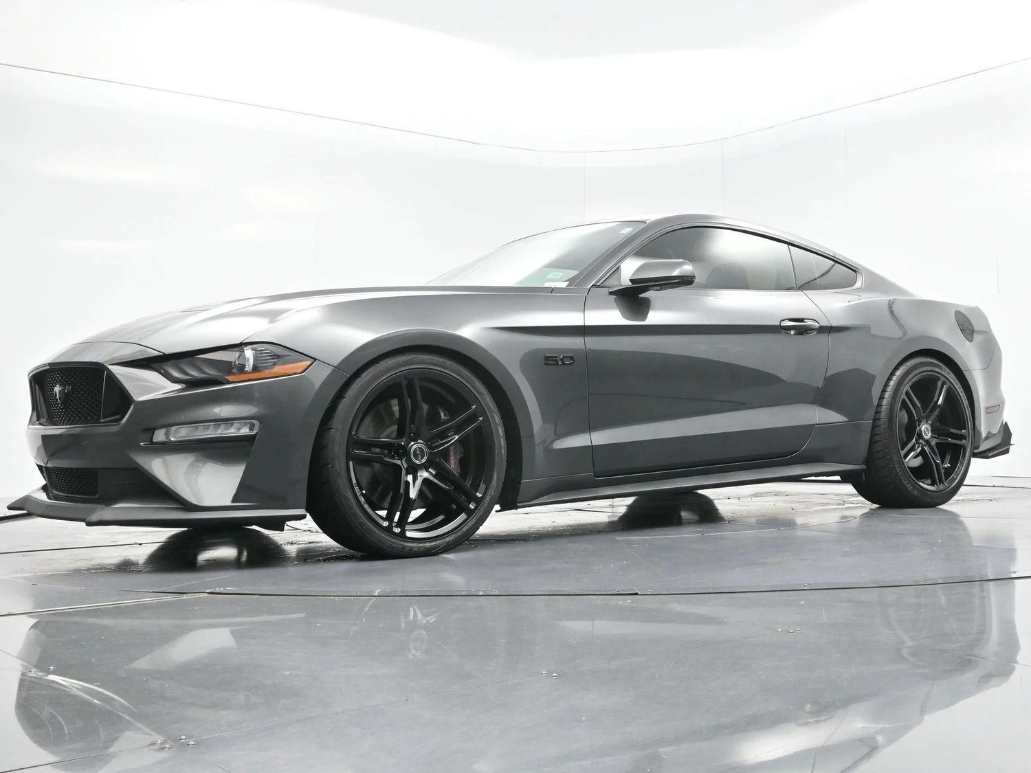 Used 2018 Magnetic Ford GT Premium image 41