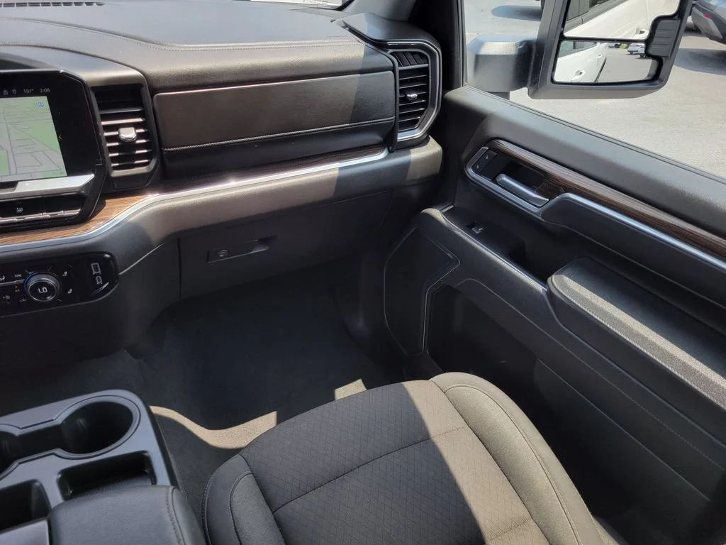 Used 2025 Summit White Chevrolet LT image 19