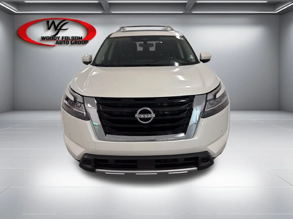 Used 2024 White Nissan SL image 2