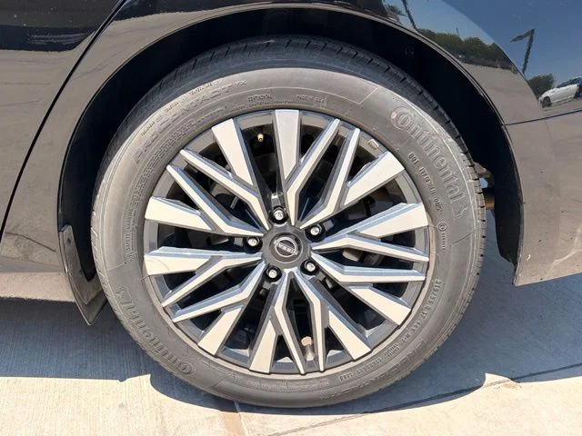 Certified Used 2025 Black Nissan 2.5 SV image 5
