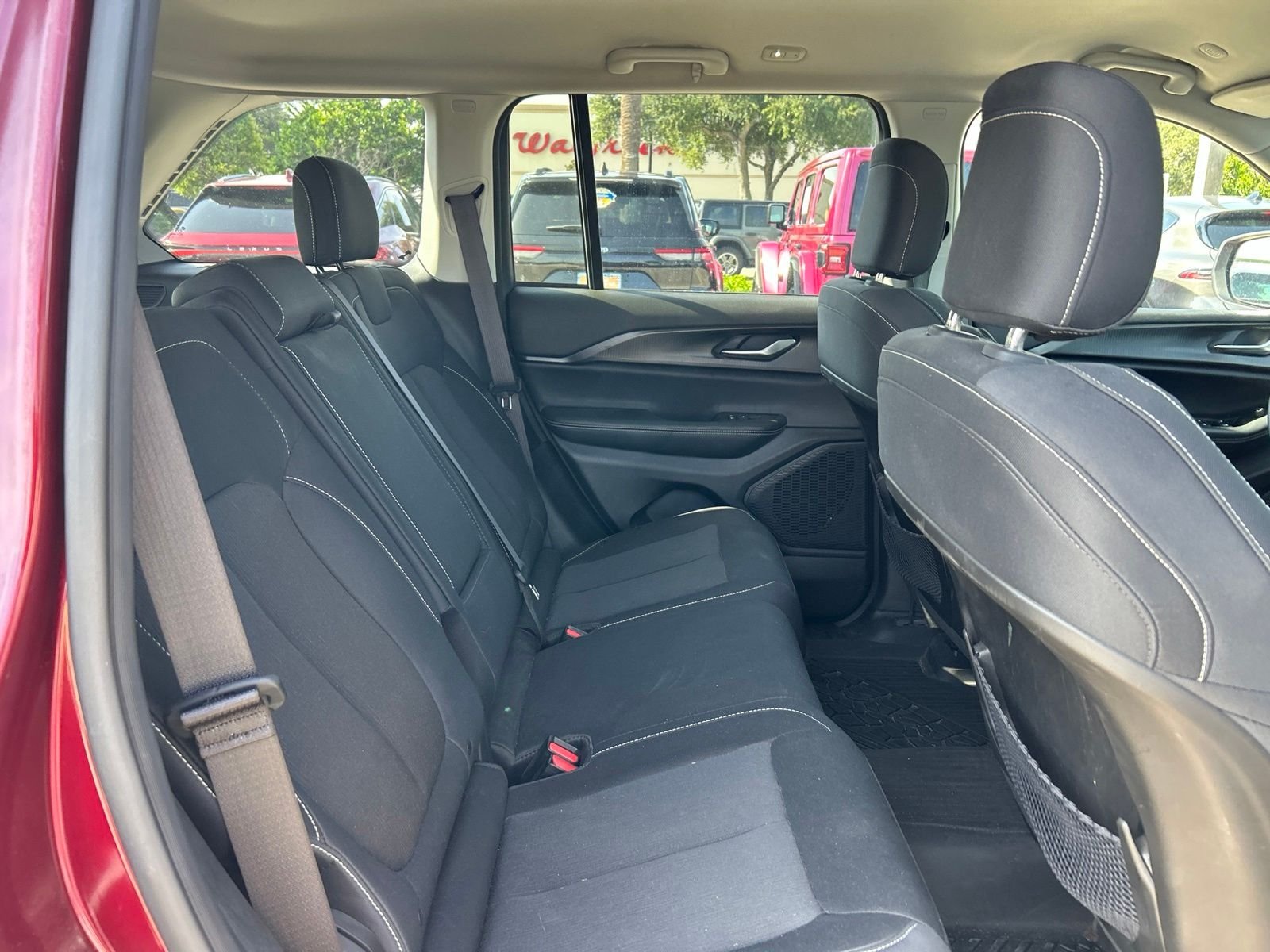 Used 2023 Red Jeep Laredo image 11