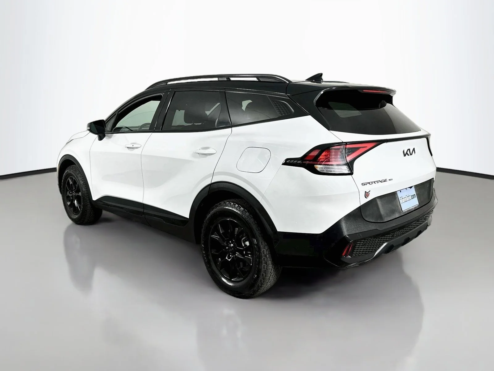 Used 2025 Glacier White Pearl/Ebony Black Roof Kia X-Pro image 5