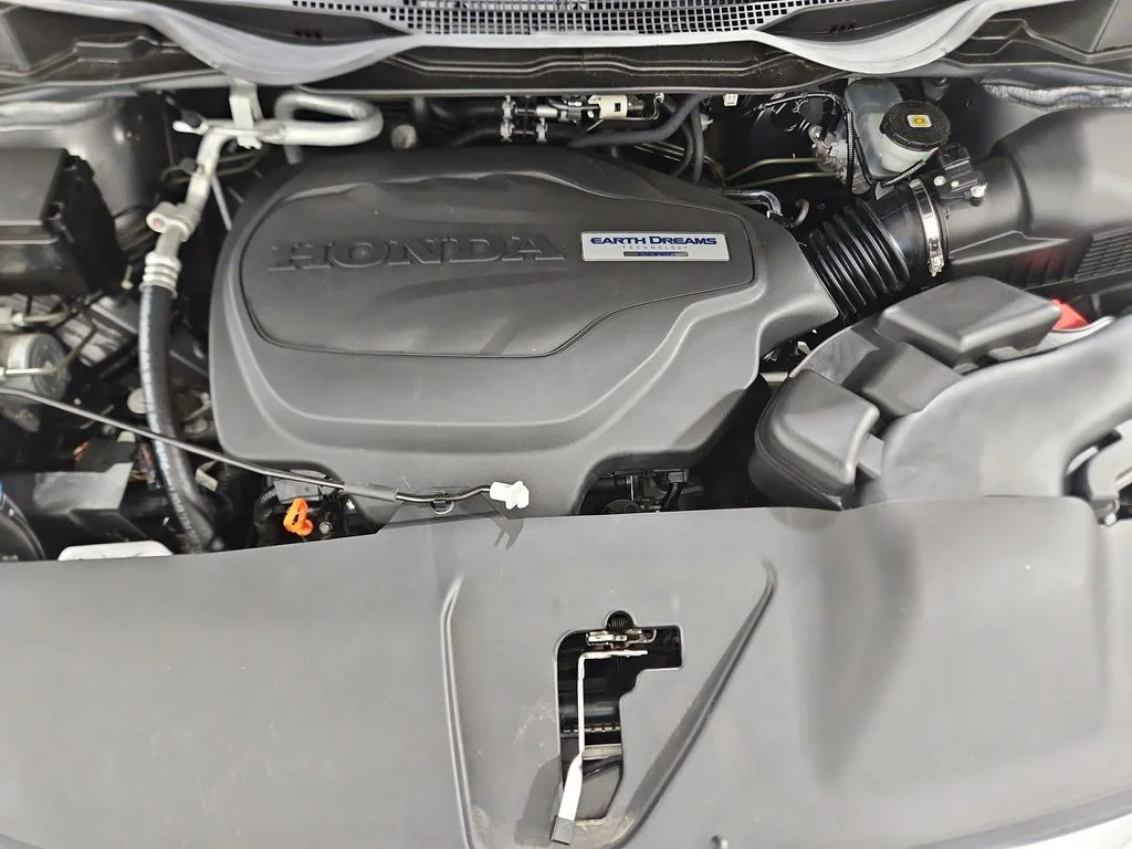 Used 2018 Pacific Pewter Metallic Honda Elite image 22