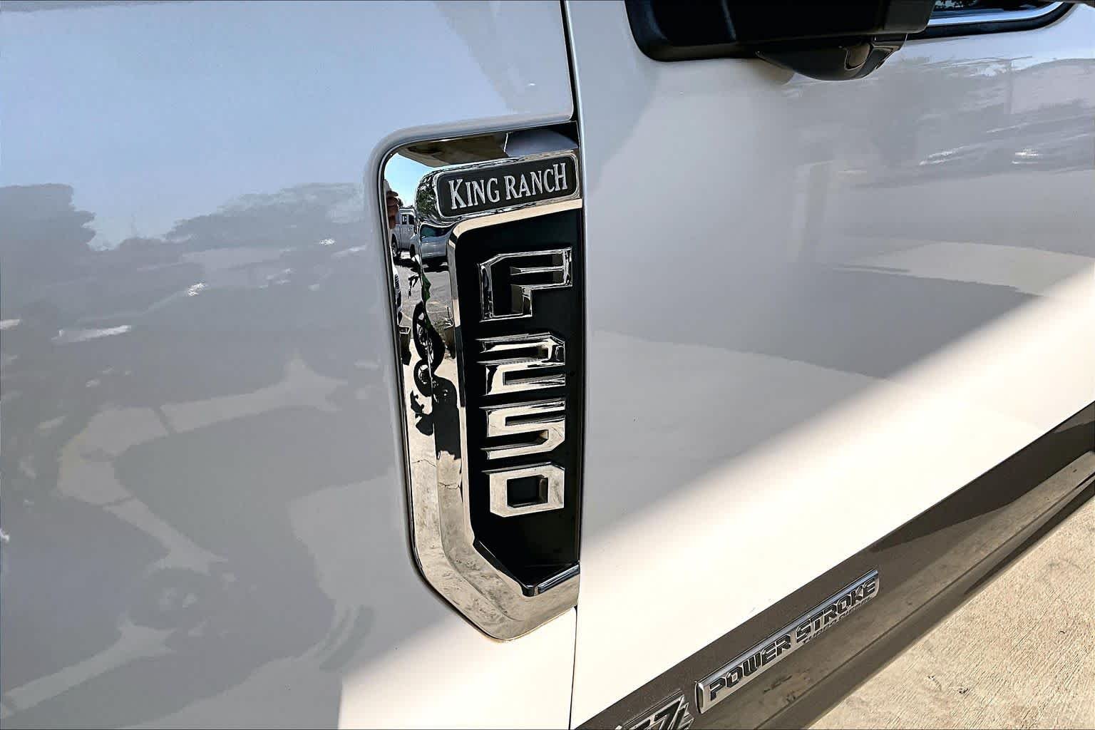 Used 2017 White Platinum Metallic Tri-Coat/Caribou Ford King Ranch image 9