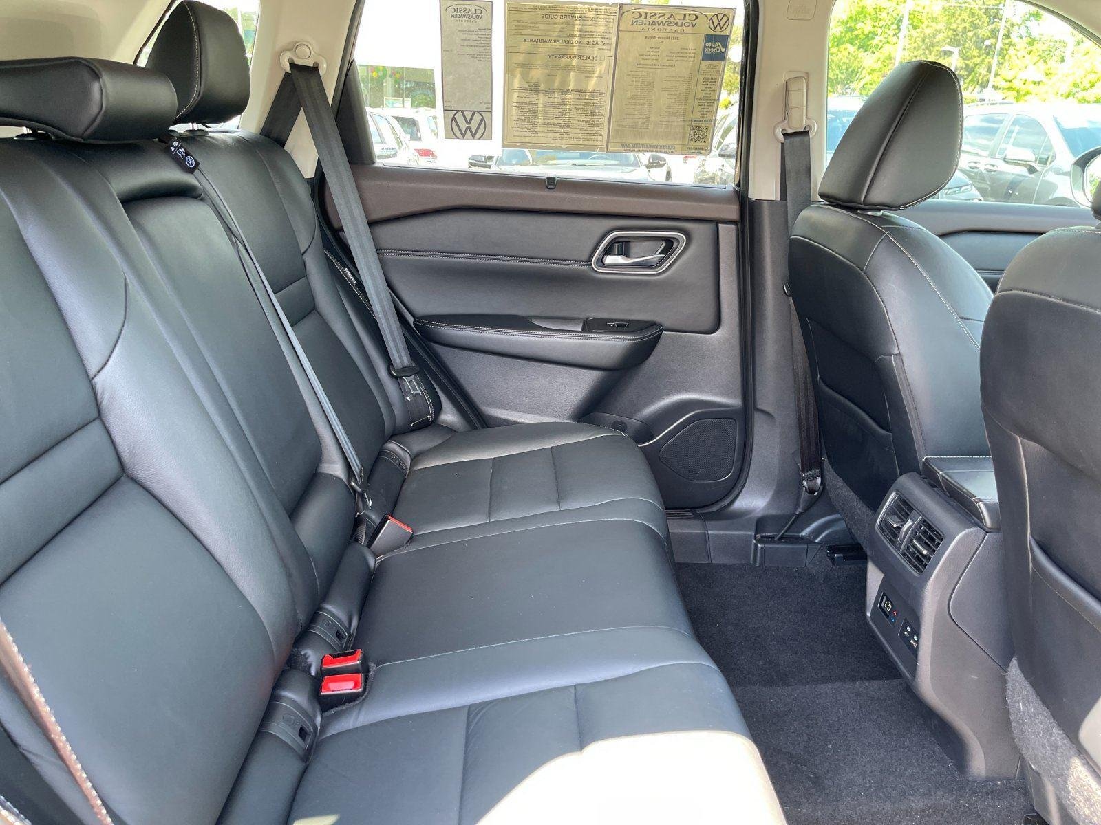 Used 2021 Super Black Nissan SL image 37