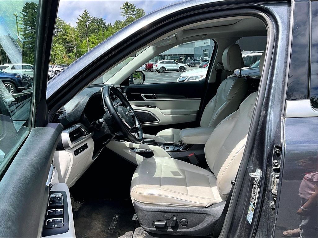 Used 2020 Gray Kia S image 7