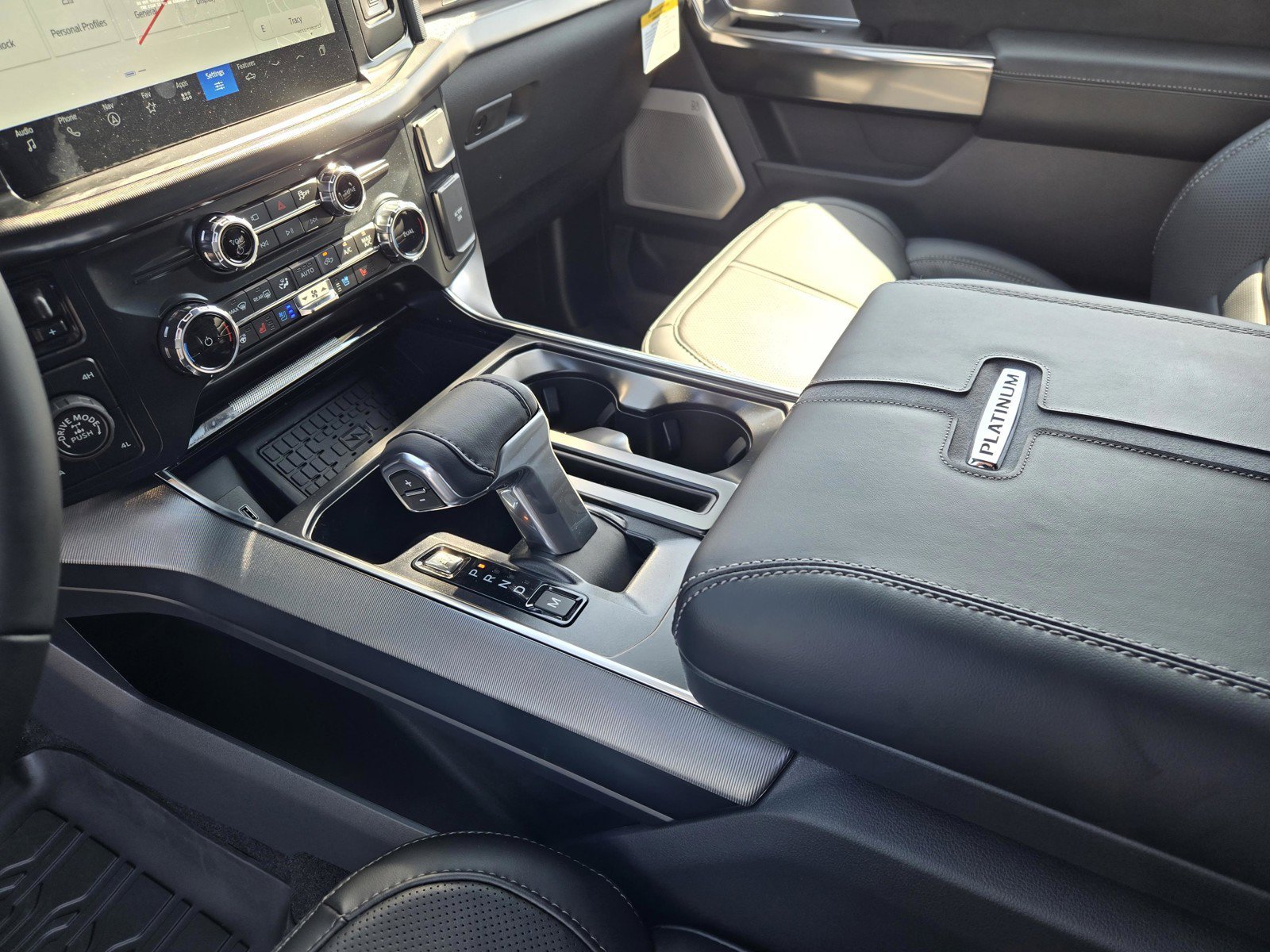 New 2026 Star White Metallic Tri-Coat Ford Platinum® image 13