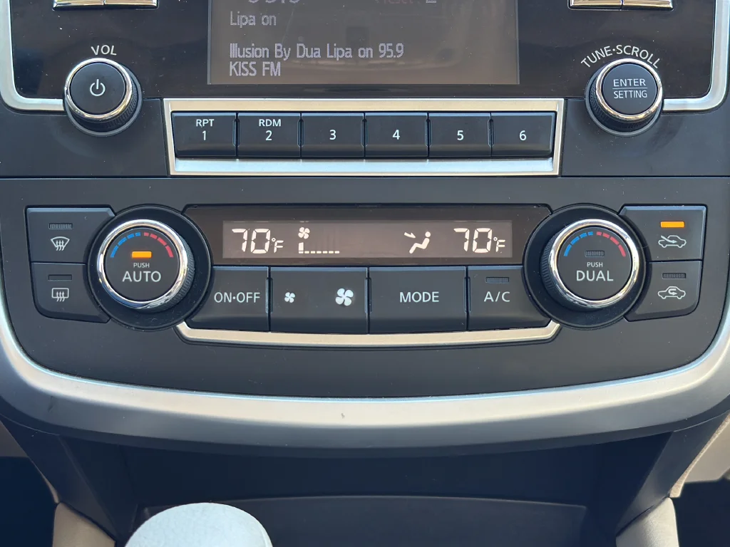 Used 2017 White Nissan 2.5 SV image 18