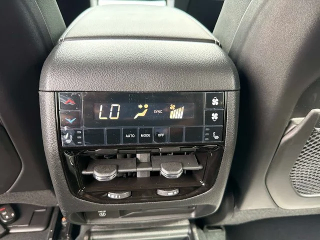 New 2026 Silver Zynith Exterior Paint Jeep Limited image 17