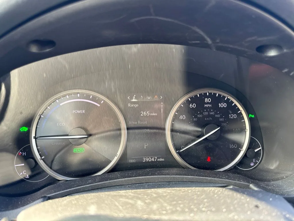 Used 2021 White Lexus 300h image 8