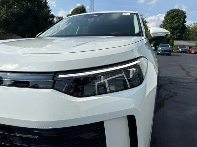 New 2026 Pure White Volkswagen SE image 43