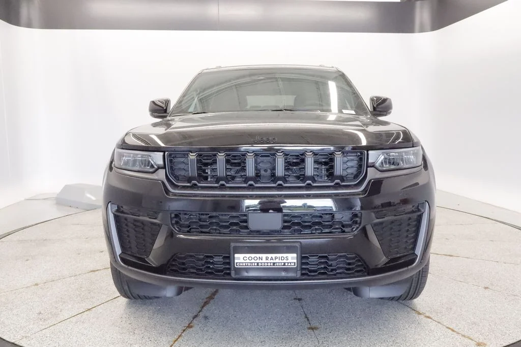 New 2026 Diamond Black Crystal Pearlcoat Jeep Altitude image 2