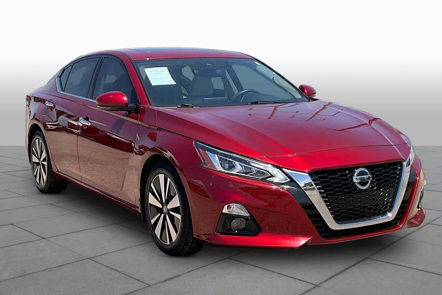 Used 2022 Scarlet Ember Nissan 2.5 SL image 3