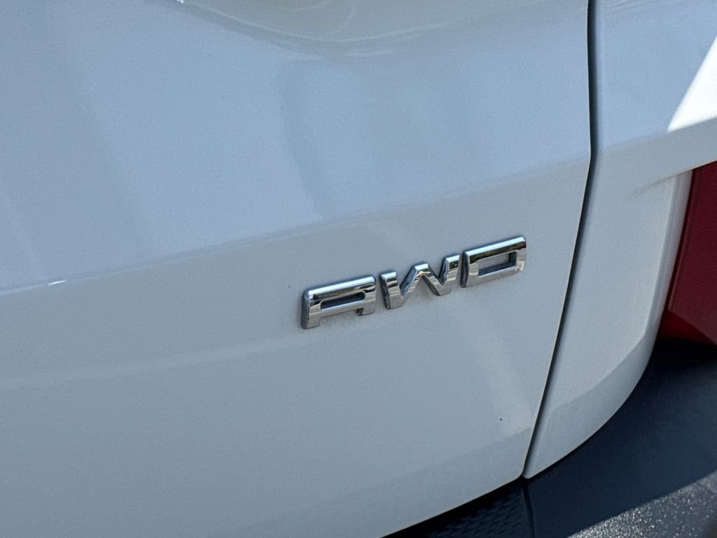 Used 2022 White Ford SE image 9