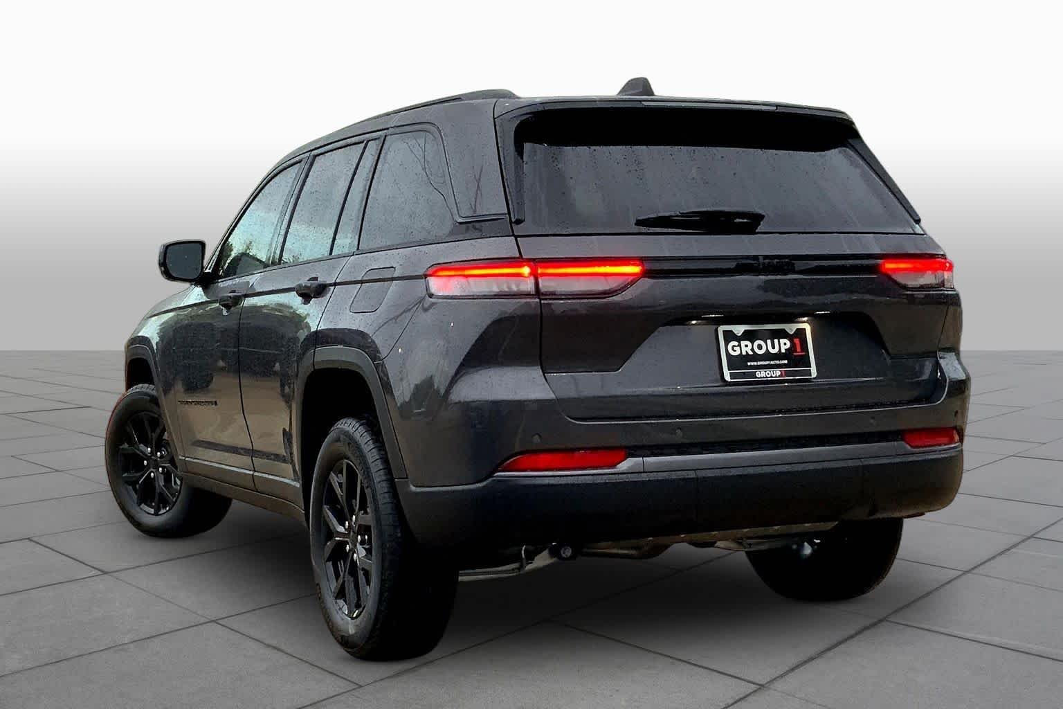 New 2026 Baltic Gray Metallic Clear-Coat Exterior Paint Jeep Laredo Altitude image 12
