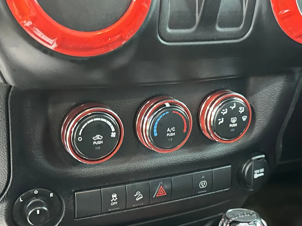 Used 2018 Red Jeep Sahara image 27