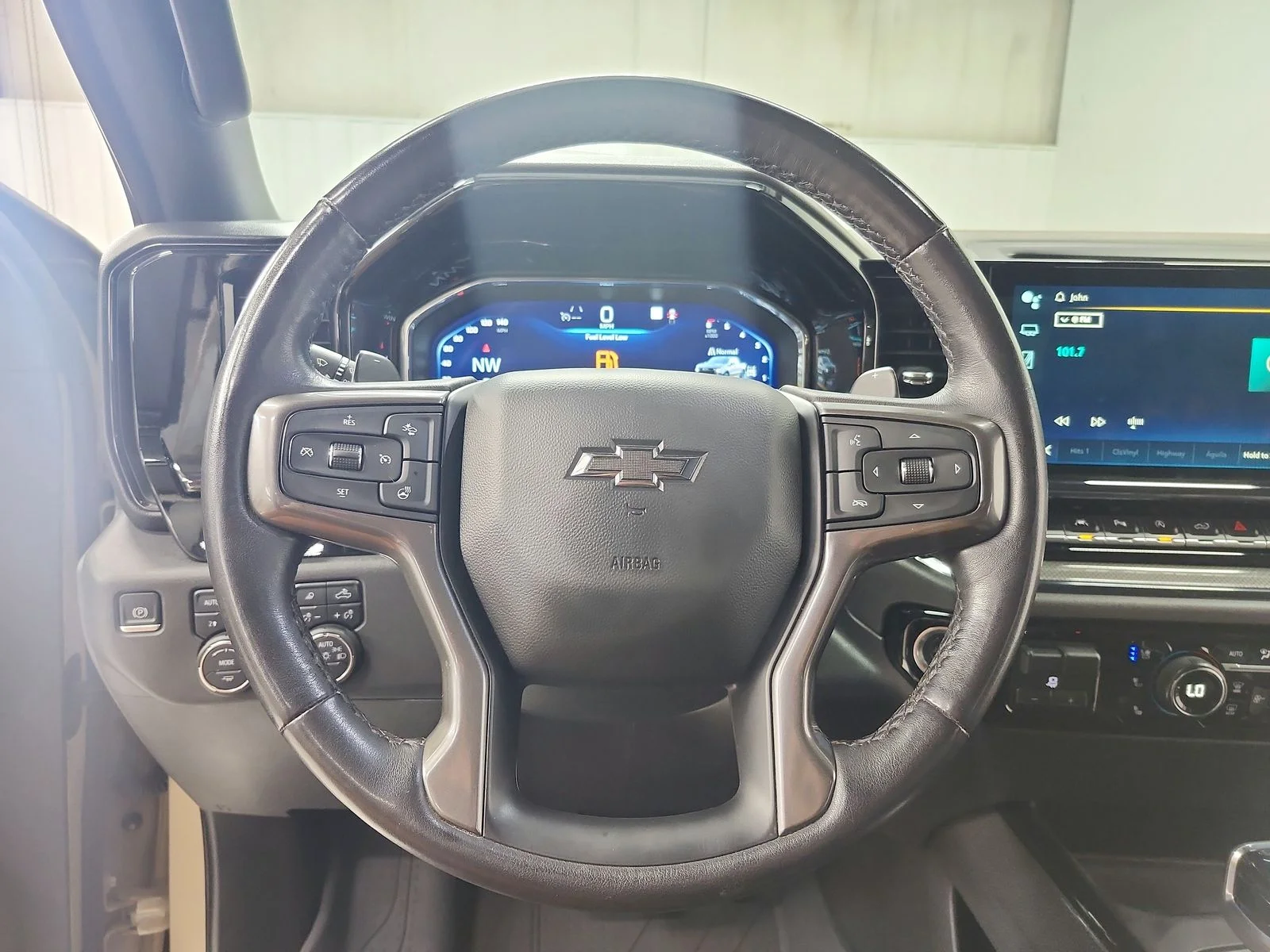 Used 2023  Chevrolet ZR2 image 24