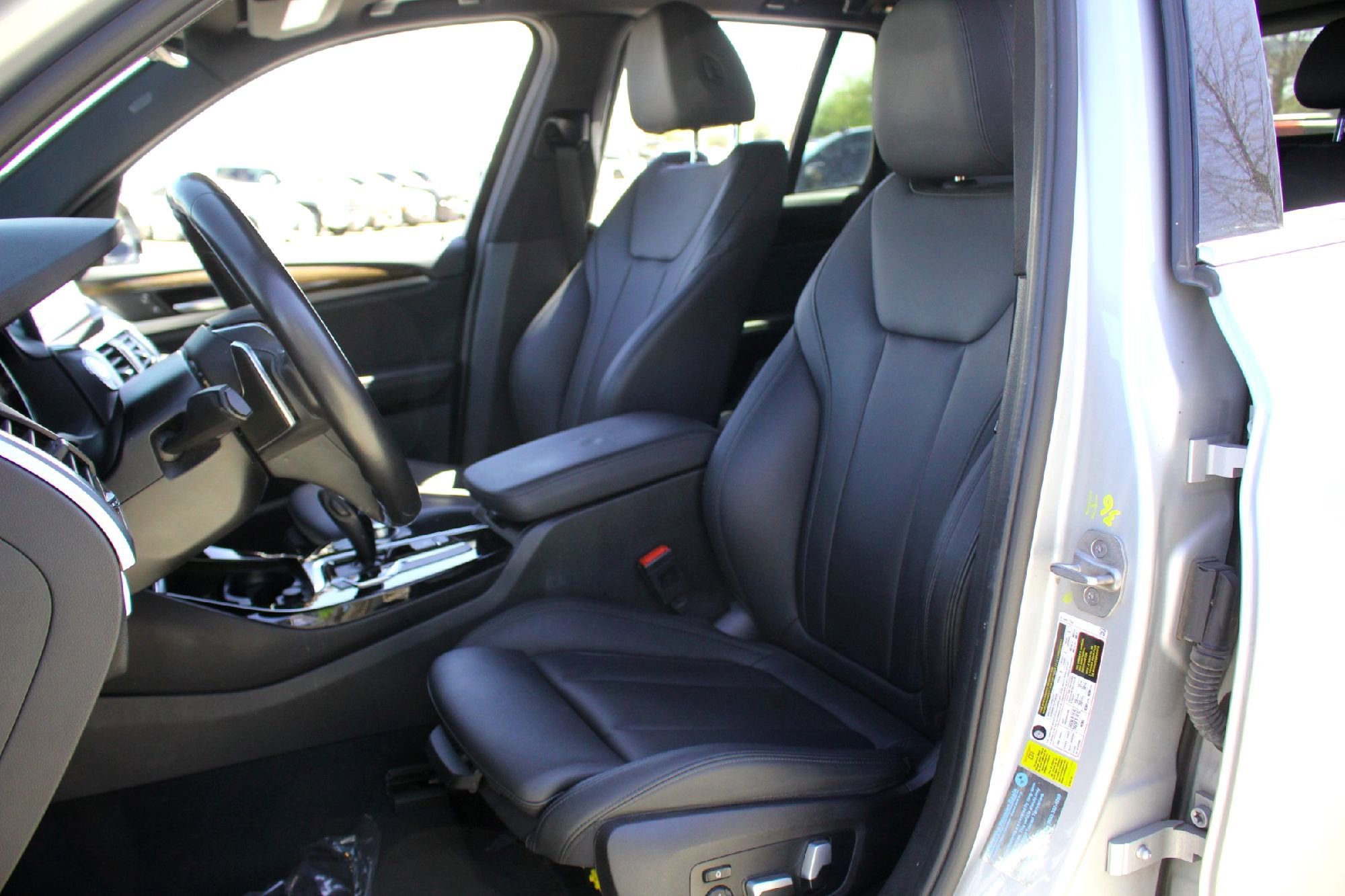 Used 2021 Glacier Silver Metallic BMW sDrive30i image 10