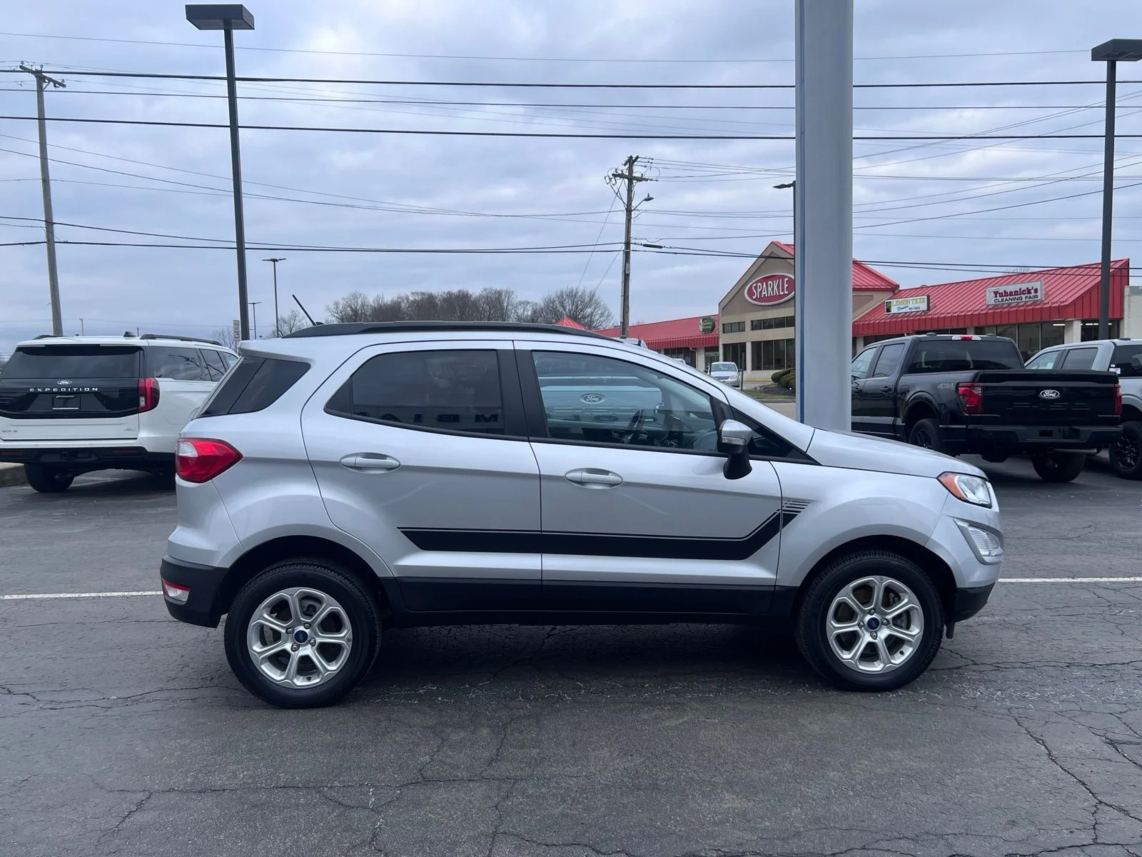 Used 2022 Silver Metallic Ford SE image 8