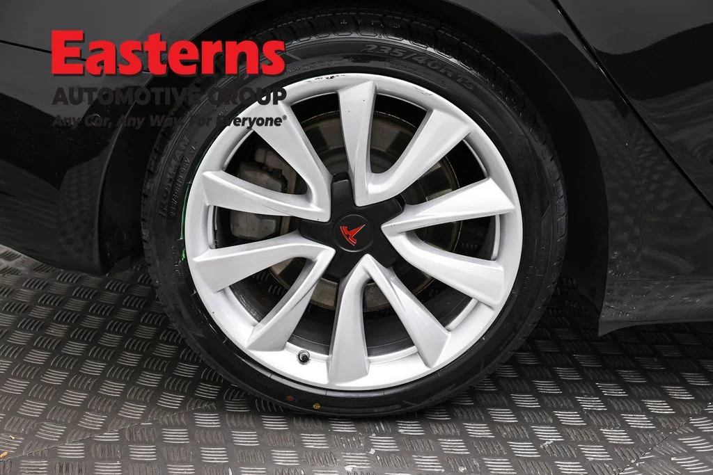 Used 2018 Black Tesla Mid Range image 24
