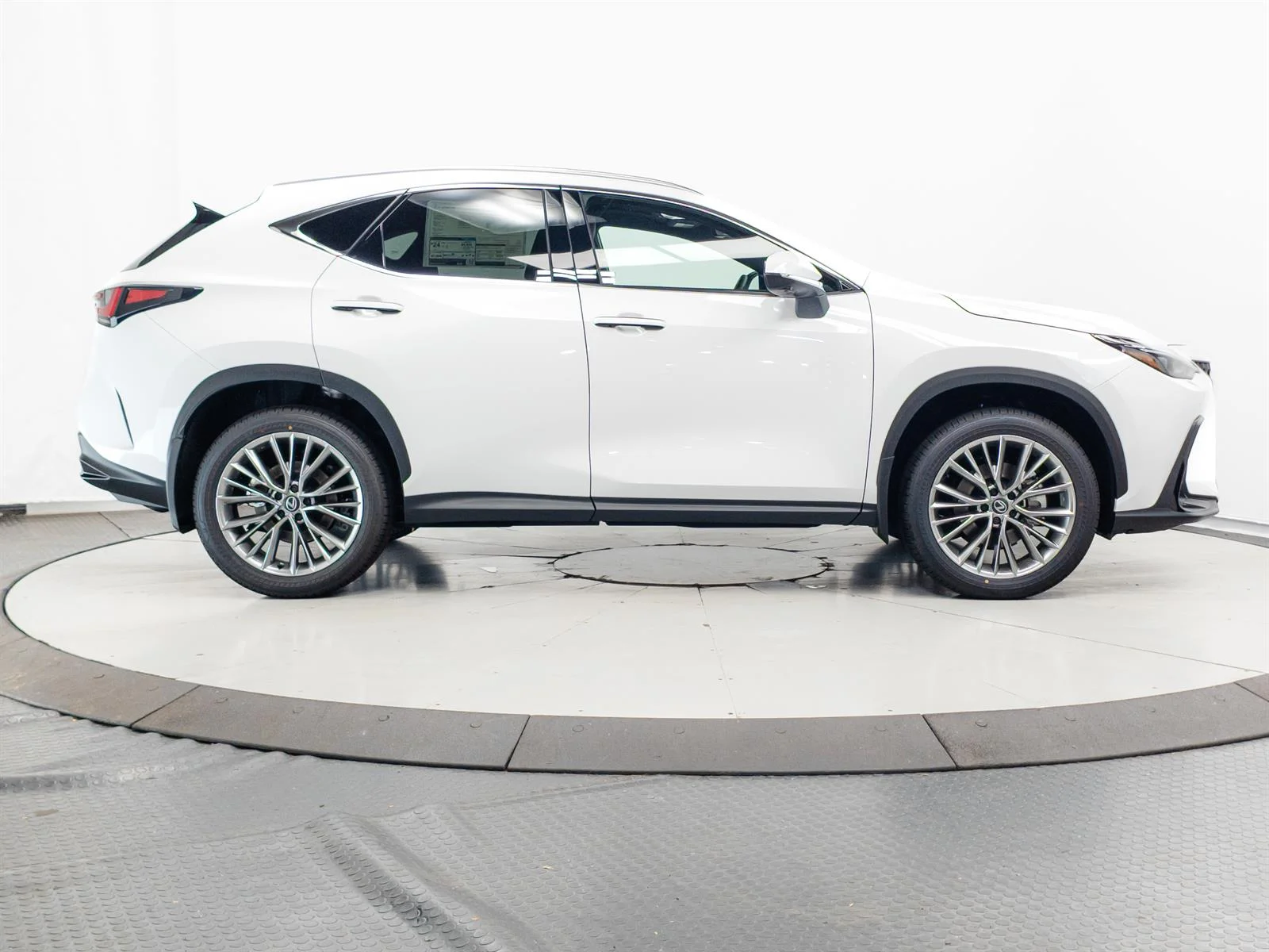 New 2026 Ultra White (083) Lexus Premium image 13