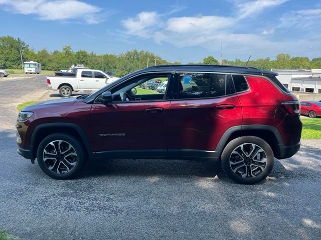 Used 2022 Velvet Jeep Limited image 6