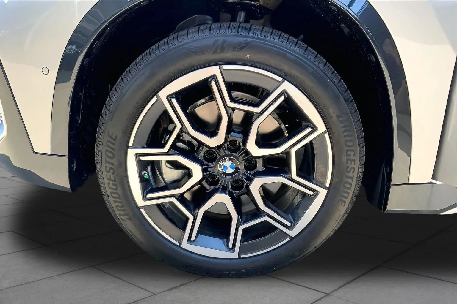 New 2026 Space Silver Metallic BMW xDrive28i image 12