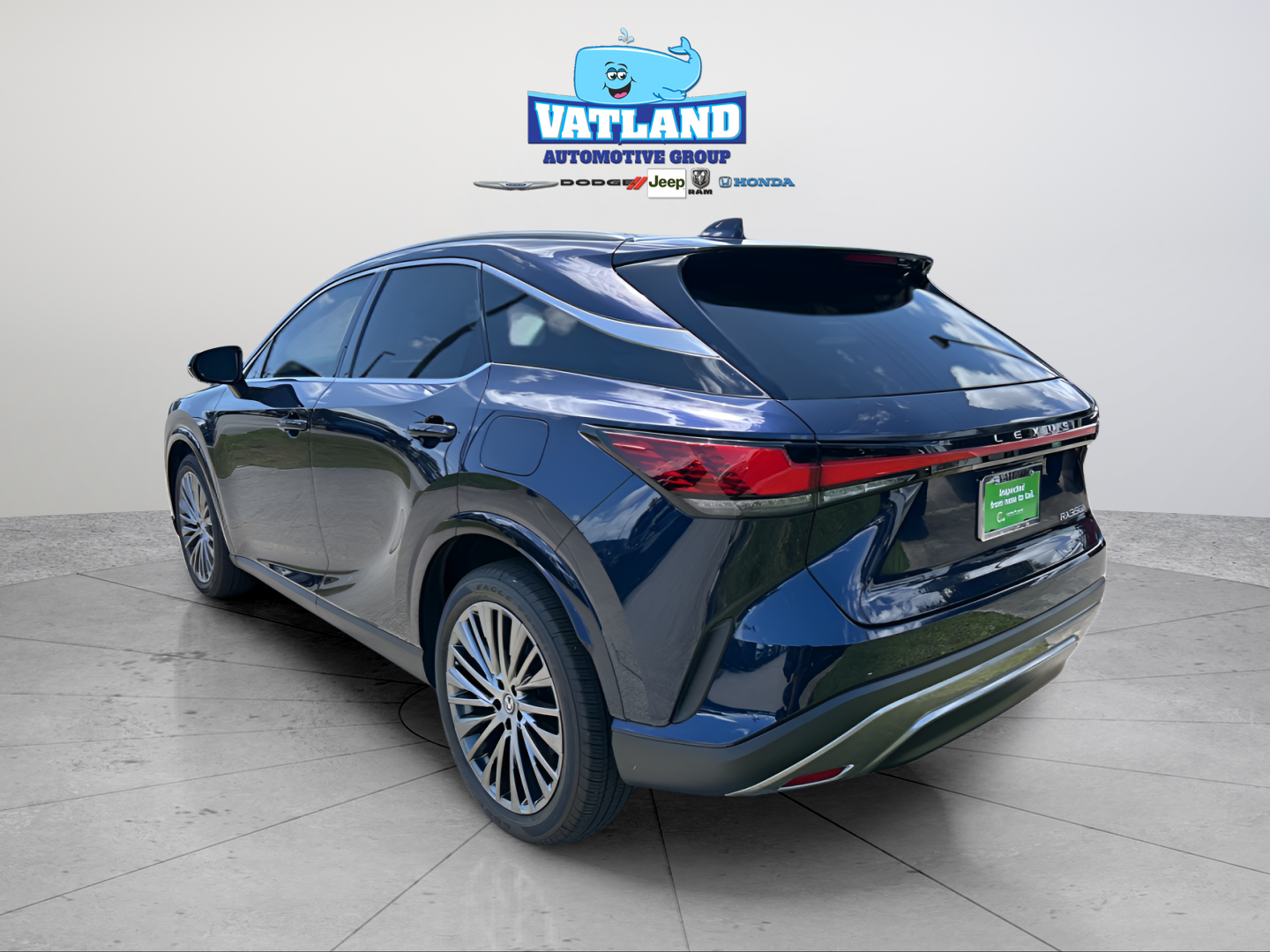 Used 2023  Lexus 350h Luxury image 3