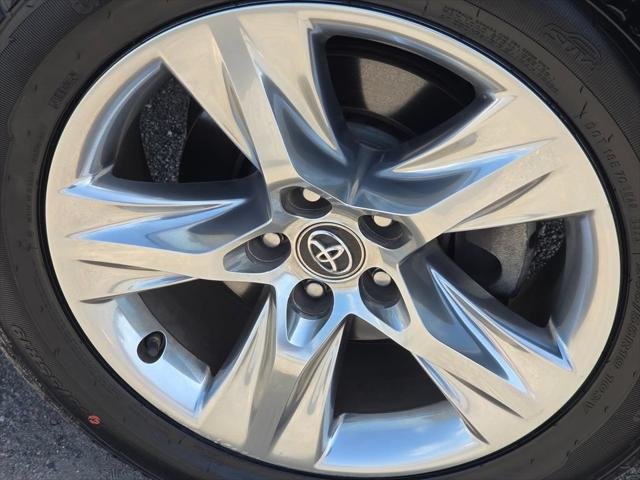 Certified Used 2018 BLIZZARD PEARL Toyota  image 20