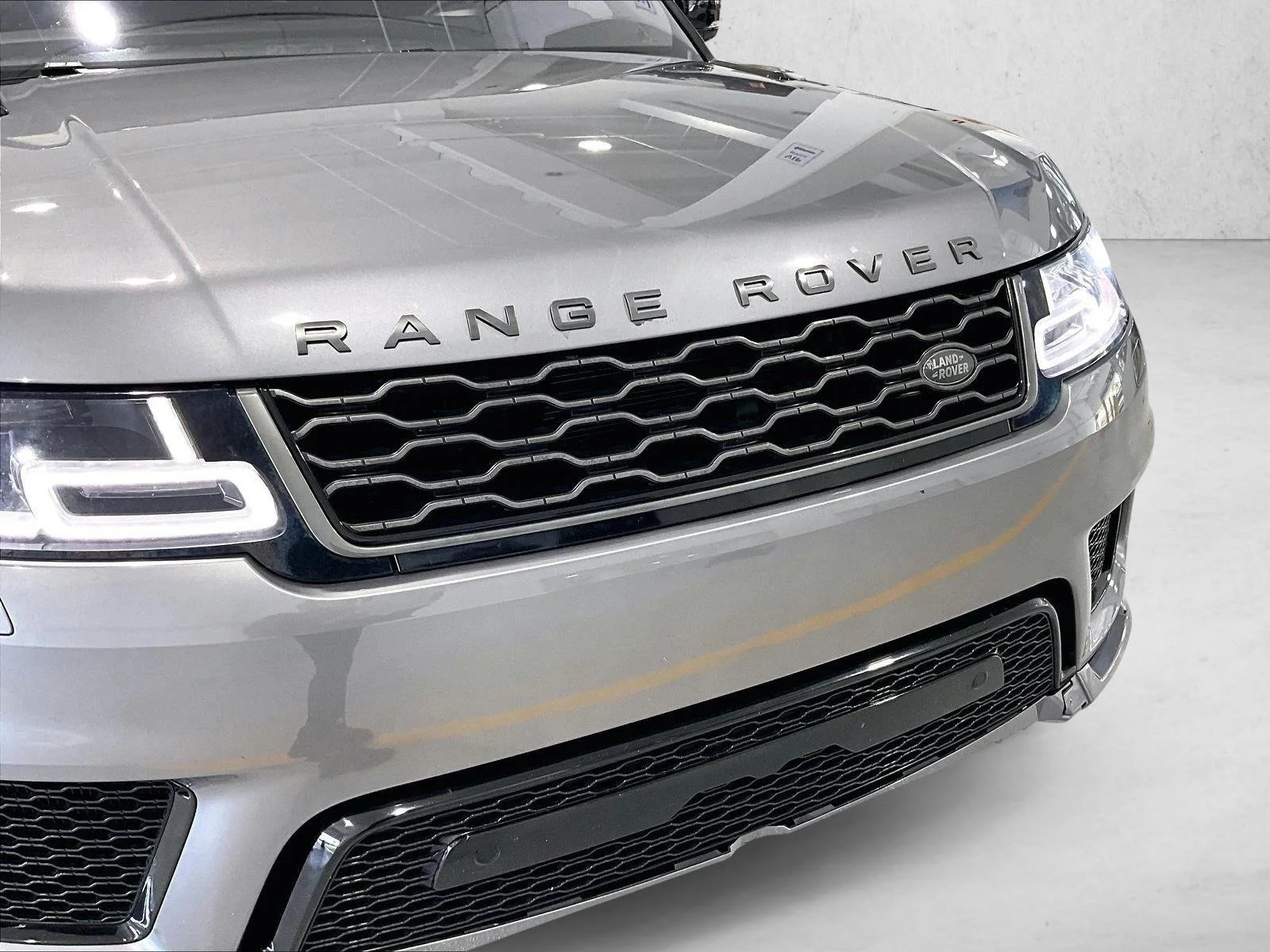 Used 2020 Eiger Grey Metallic Land Rover HSE Dynamic image 30
