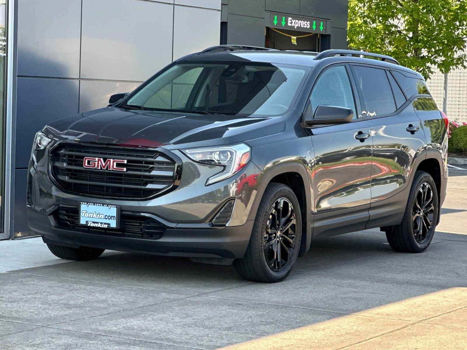 Used 2020 Graphite Gray Metallic GMC SLE image 7