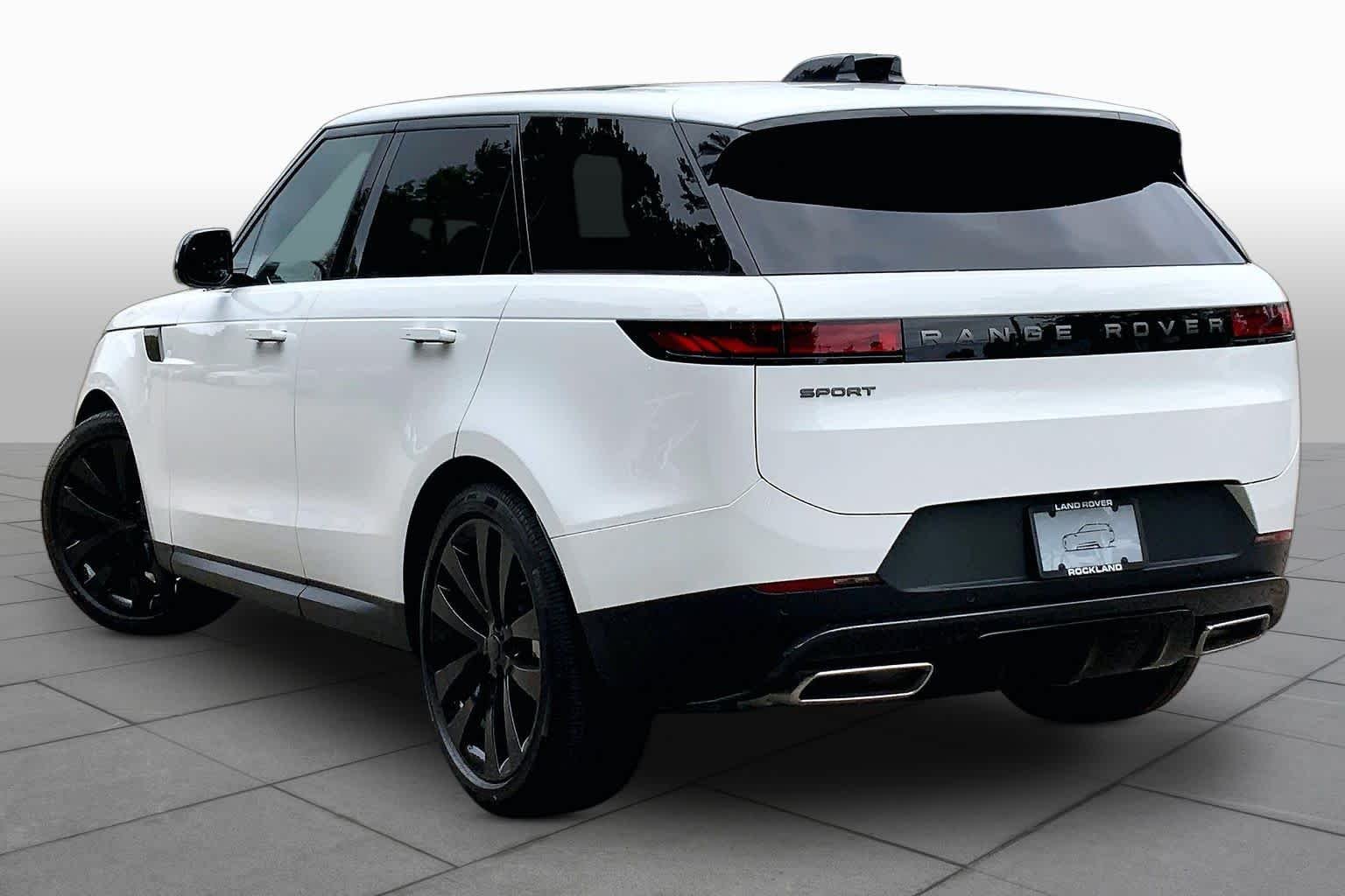 New 2026 Fuji White Land Rover SE image 3