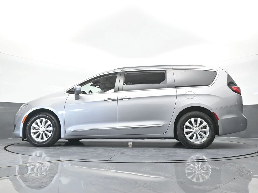 Used 2017 Billet Silver Metallic Clearcoat Chrysler Touring L image 57