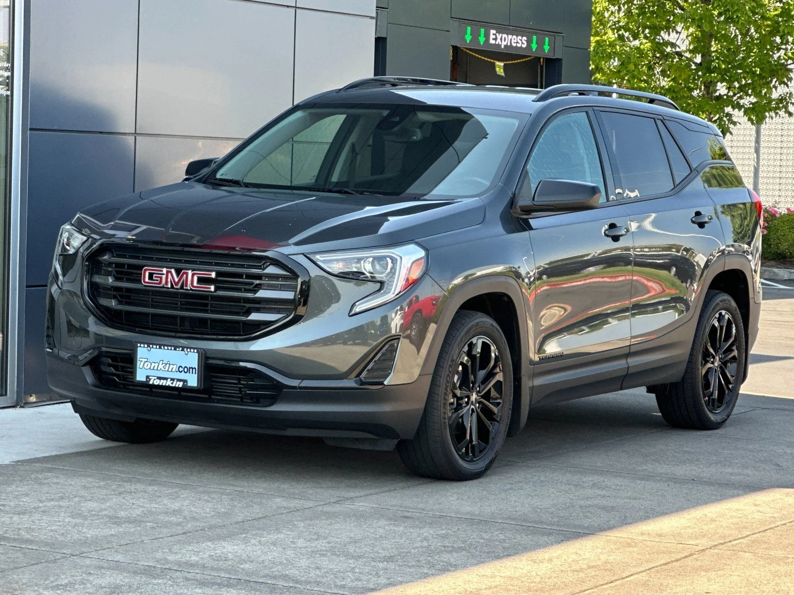 Used 2020 Graphite Gray Metallic GMC SLE image 7