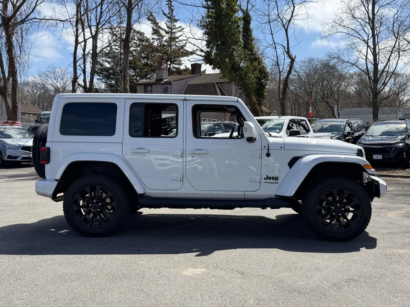 Used 2022 White Jeep Unlimited Sahara High Altitude image 8