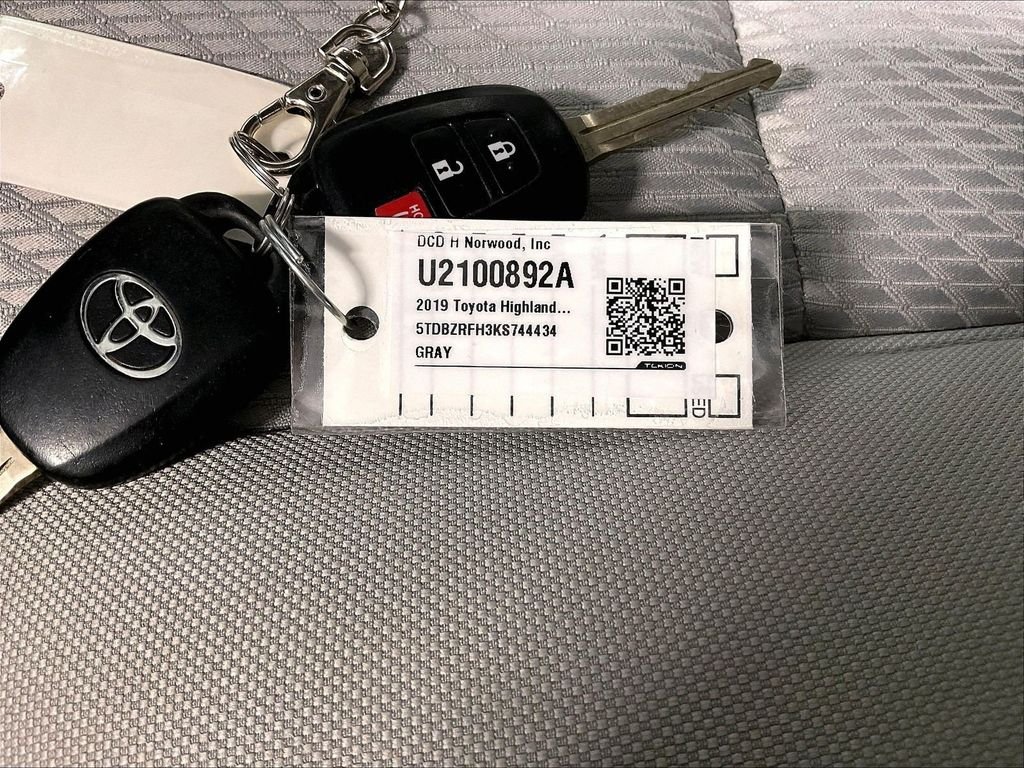 Used 2019 Gray Toyota LE image 31