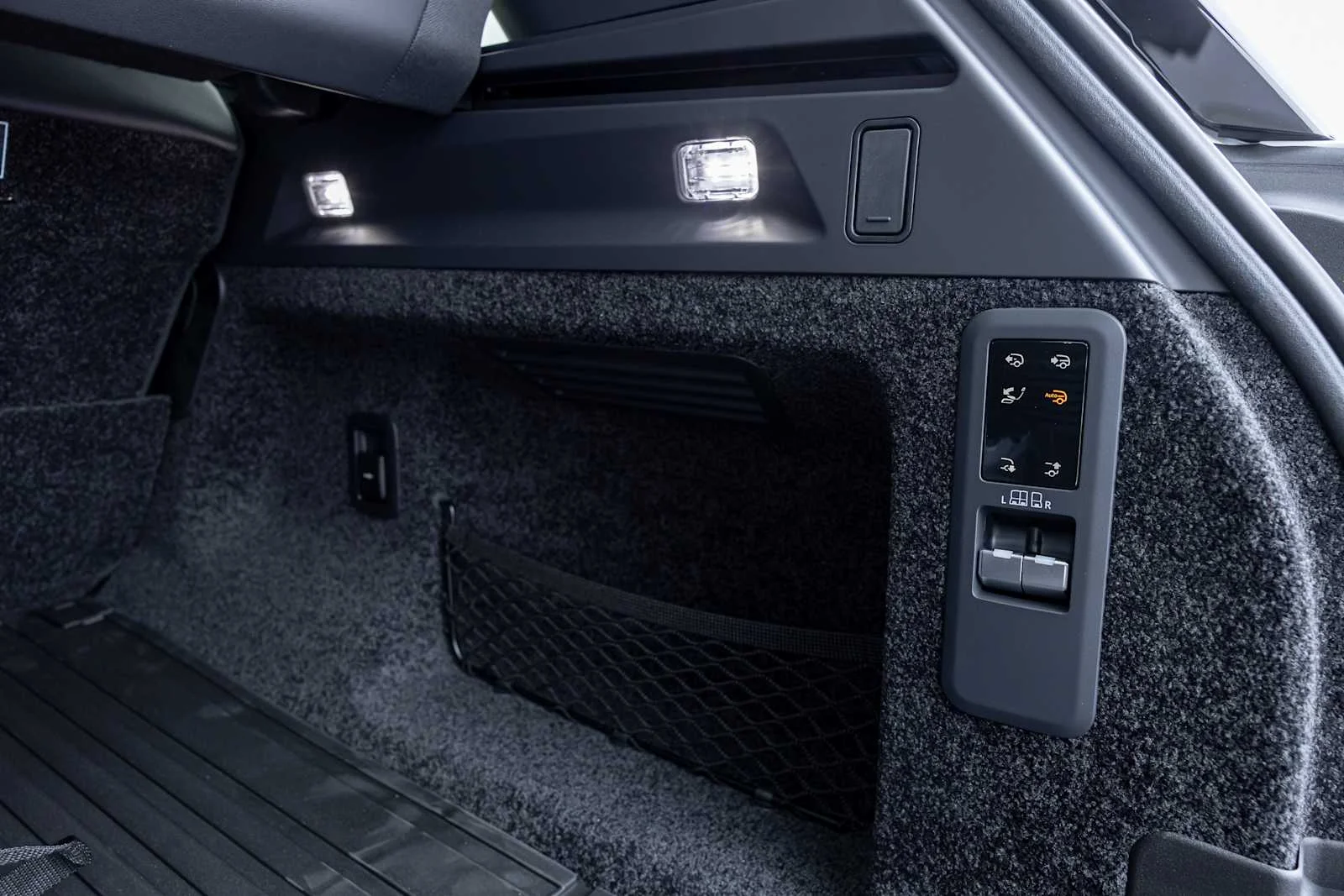 2026 Land Rover Range Rover SV - Photo 35