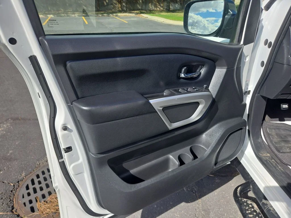 Used 2022 Glacier White Nissan SV image 26